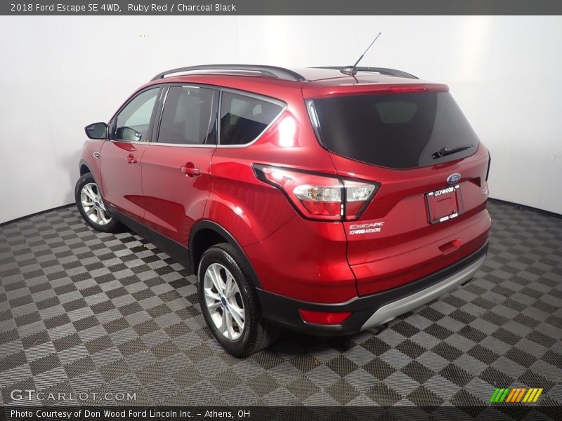 Ruby Red / Charcoal Black 2018 Ford Escape SE 4WD