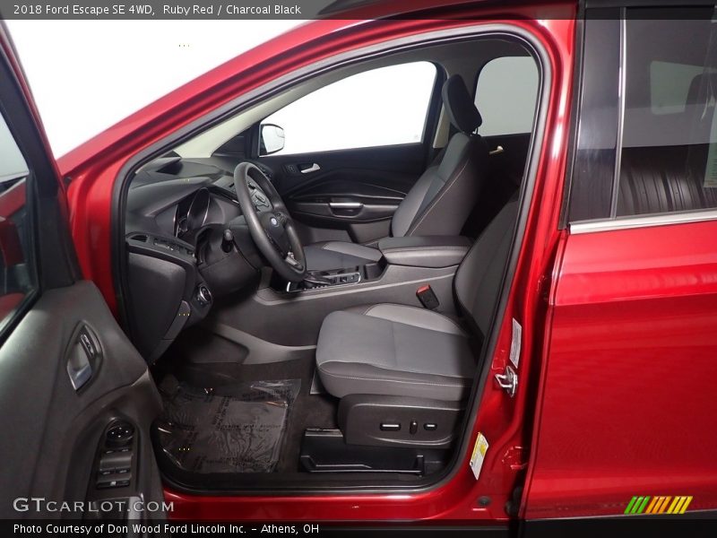 Ruby Red / Charcoal Black 2018 Ford Escape SE 4WD
