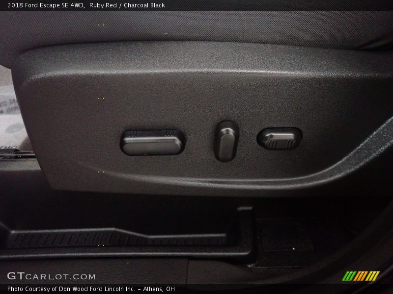 Ruby Red / Charcoal Black 2018 Ford Escape SE 4WD
