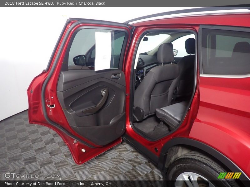 Ruby Red / Charcoal Black 2018 Ford Escape SE 4WD