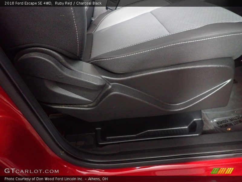 Ruby Red / Charcoal Black 2018 Ford Escape SE 4WD