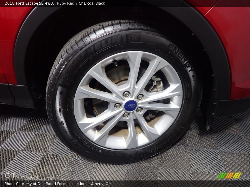 Ruby Red / Charcoal Black 2018 Ford Escape SE 4WD