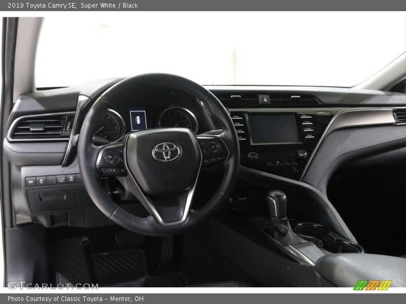 Super White / Black 2019 Toyota Camry SE