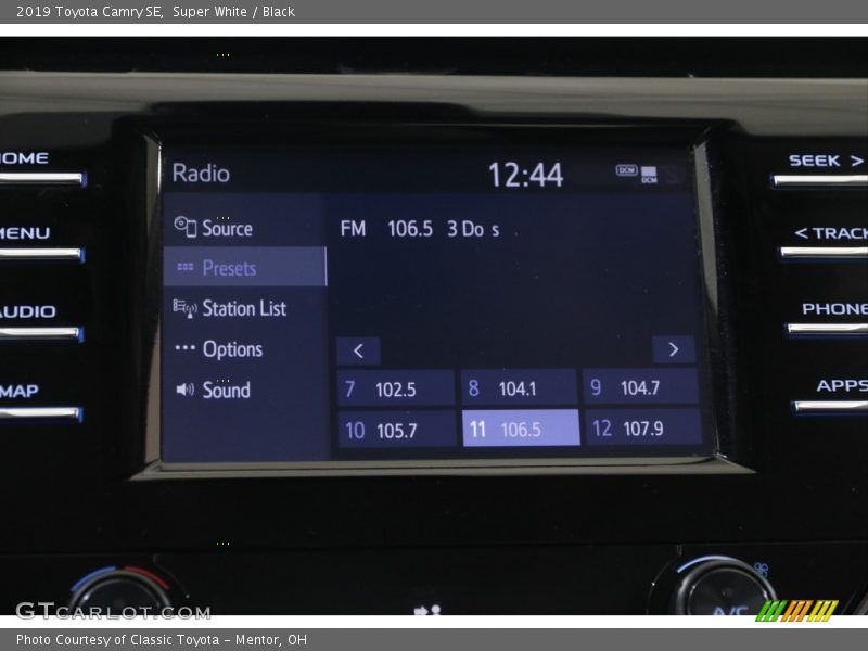 Super White / Black 2019 Toyota Camry SE