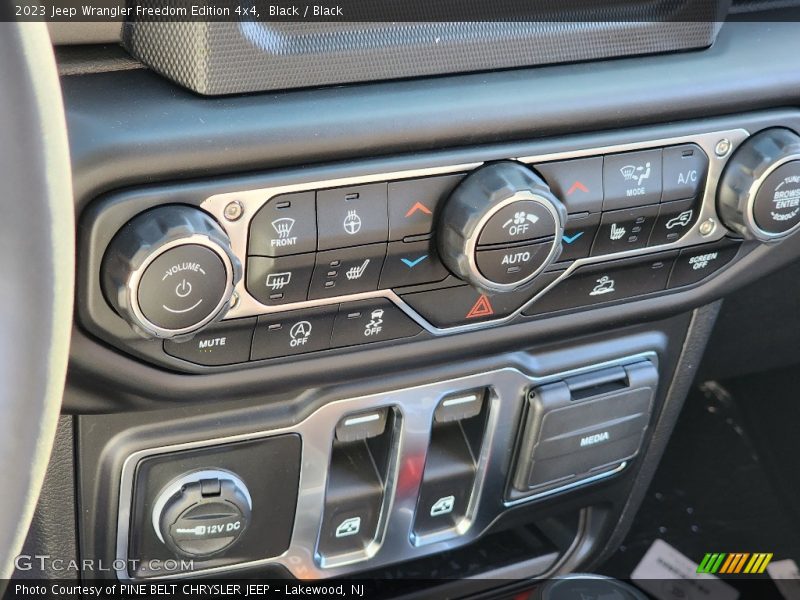 Controls of 2023 Wrangler Freedom Edition 4x4