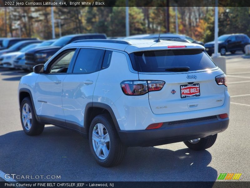 Bright White / Black 2022 Jeep Compass Latitude 4x4