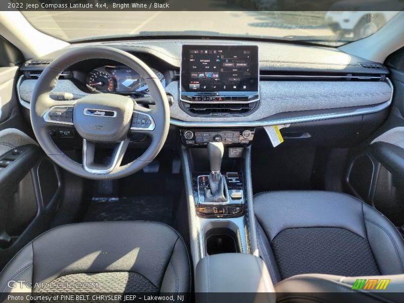 Bright White / Black 2022 Jeep Compass Latitude 4x4