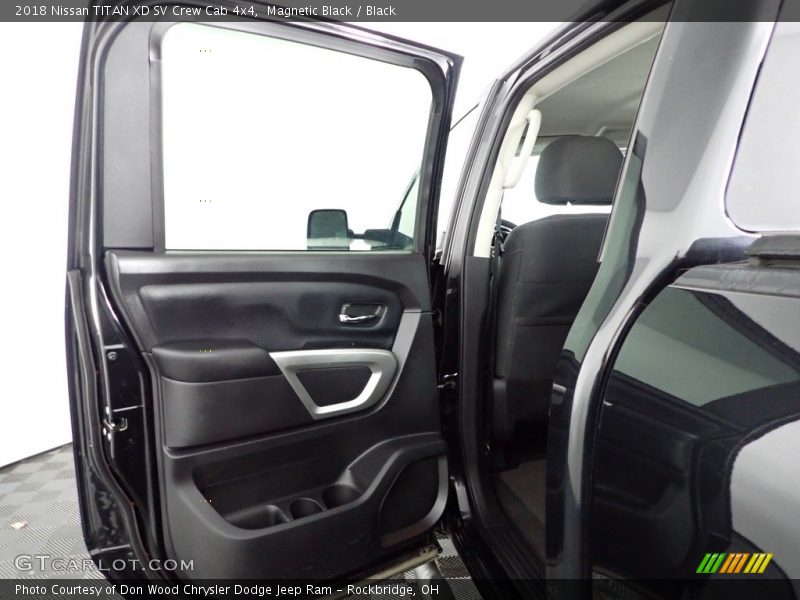 Magnetic Black / Black 2018 Nissan TITAN XD SV Crew Cab 4x4