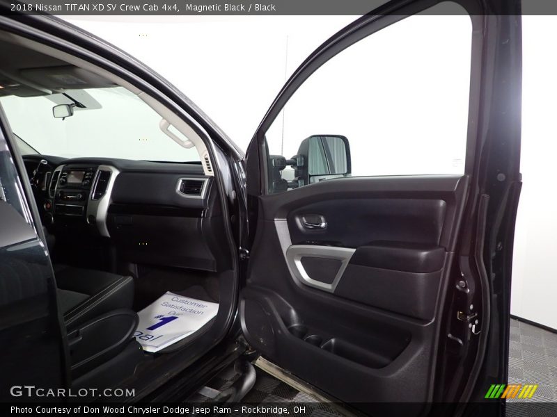 Magnetic Black / Black 2018 Nissan TITAN XD SV Crew Cab 4x4
