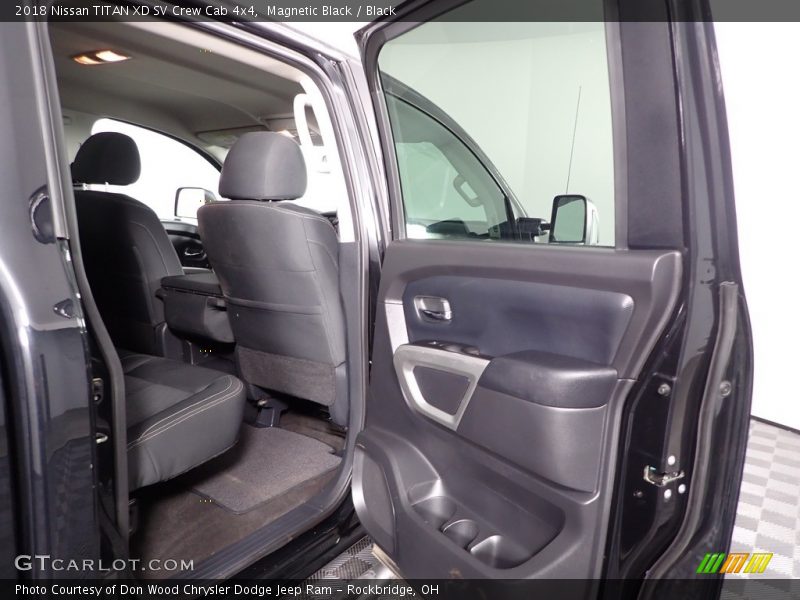 Magnetic Black / Black 2018 Nissan TITAN XD SV Crew Cab 4x4