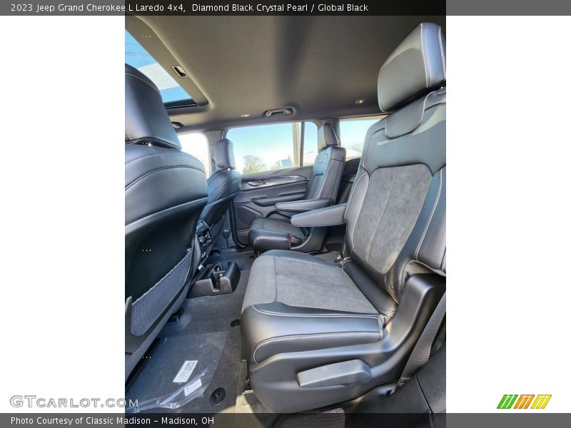 Diamond Black Crystal Pearl / Global Black 2023 Jeep Grand Cherokee L Laredo 4x4