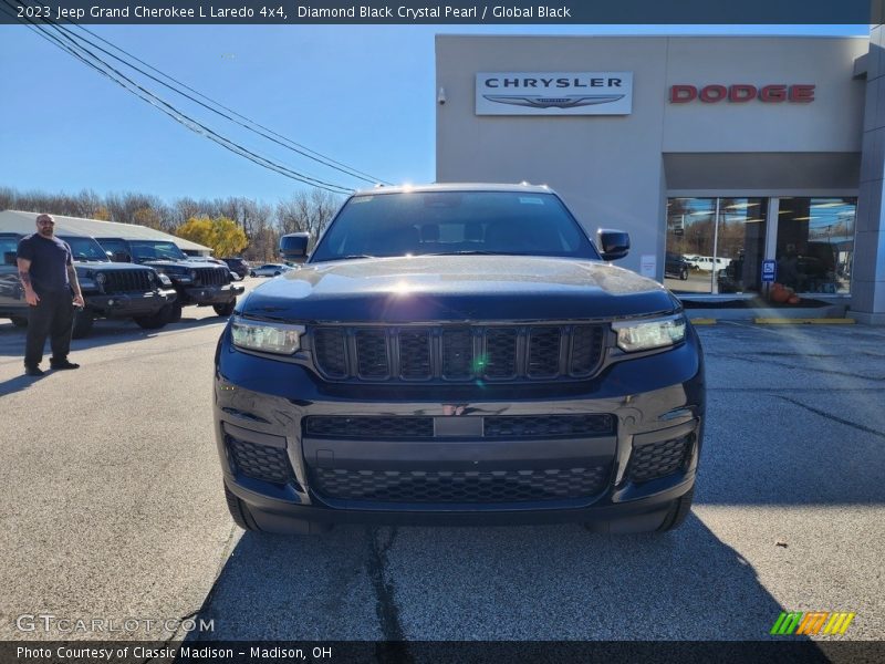 Diamond Black Crystal Pearl / Global Black 2023 Jeep Grand Cherokee L Laredo 4x4