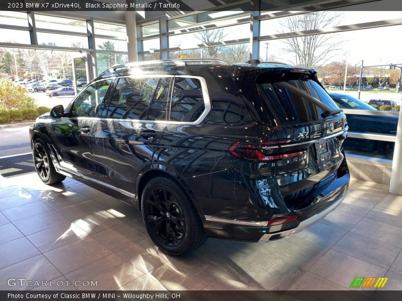 Black Sapphire Metallic / Tartufo 2023 BMW X7 xDrive40i