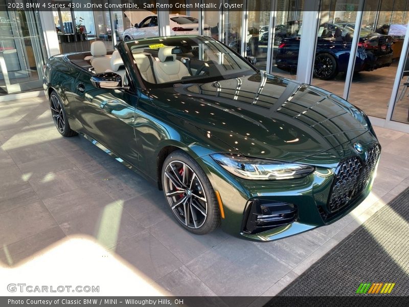 Front 3/4 View of 2023 4 Series 430i xDrive Convertible
