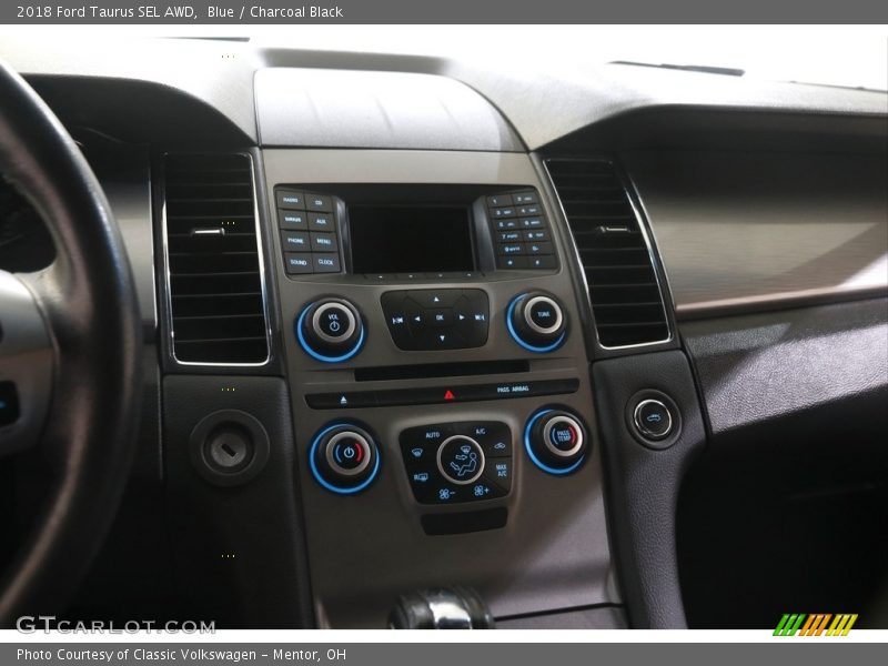 Controls of 2018 Taurus SEL AWD