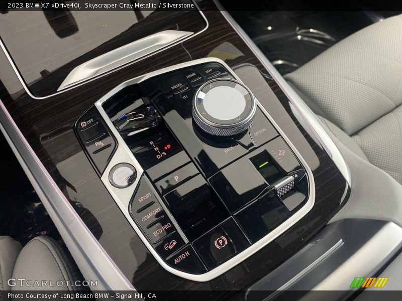 Controls of 2023 X7 xDrive40i