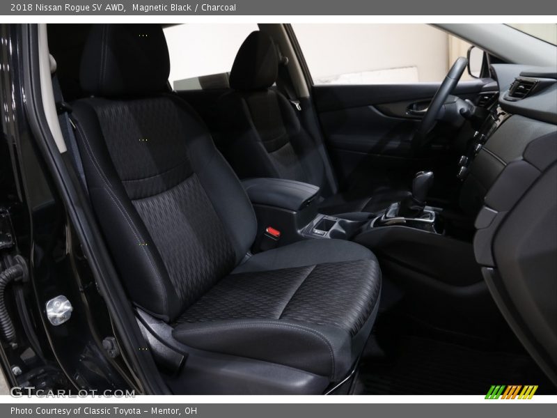 Magnetic Black / Charcoal 2018 Nissan Rogue SV AWD
