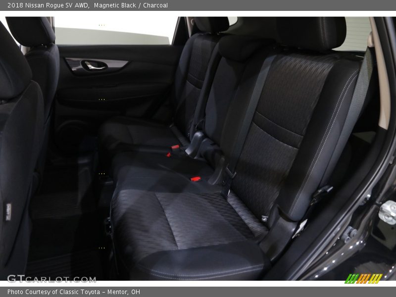 Magnetic Black / Charcoal 2018 Nissan Rogue SV AWD