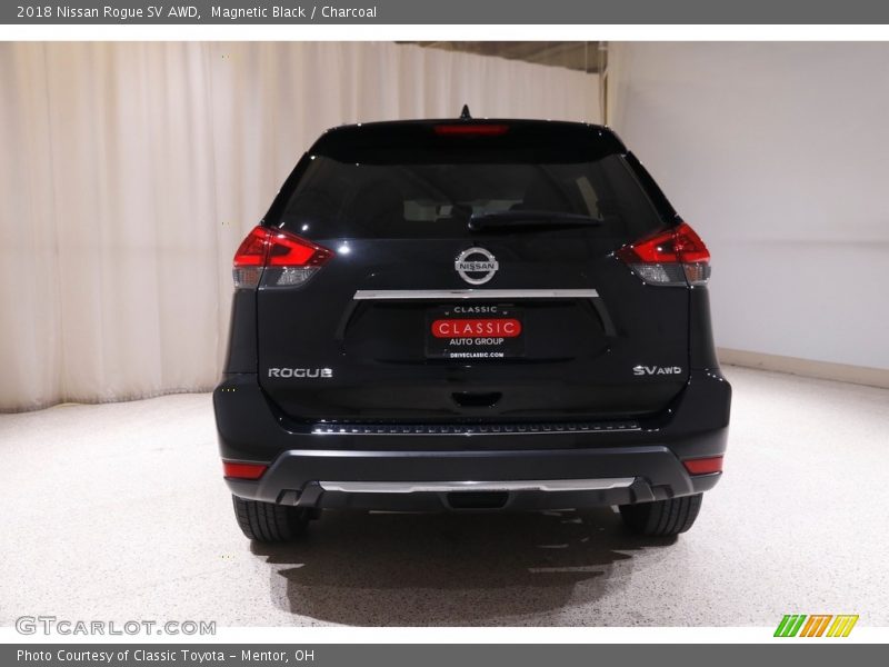 Magnetic Black / Charcoal 2018 Nissan Rogue SV AWD