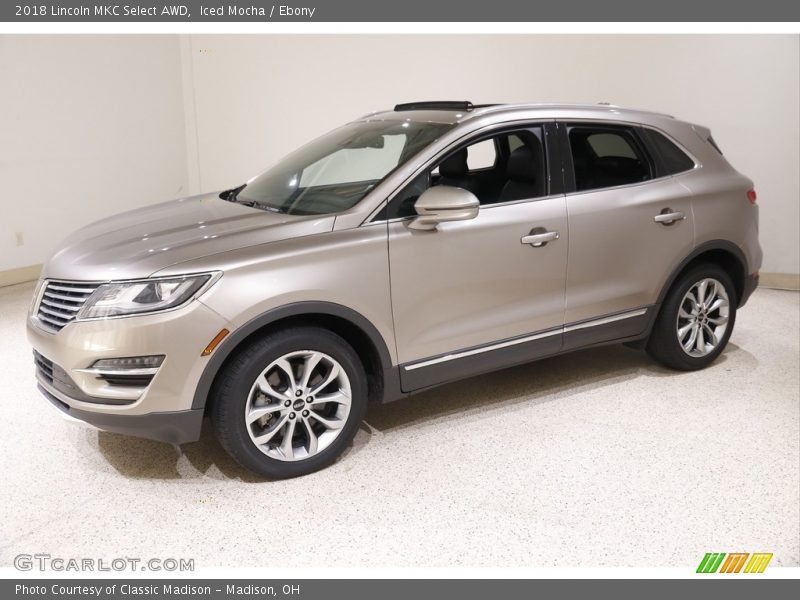 Front 3/4 View of 2018 MKC Select AWD