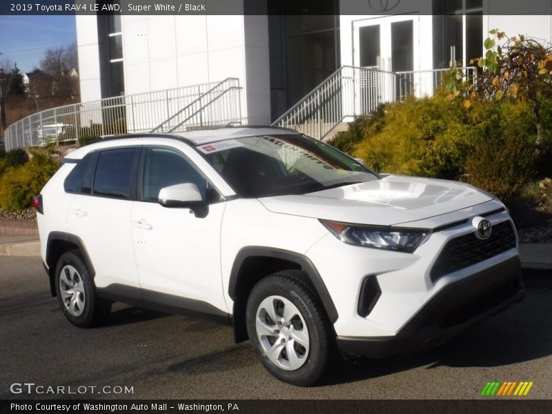 Super White / Black 2019 Toyota RAV4 LE AWD