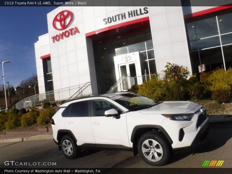 Super White / Black 2019 Toyota RAV4 LE AWD