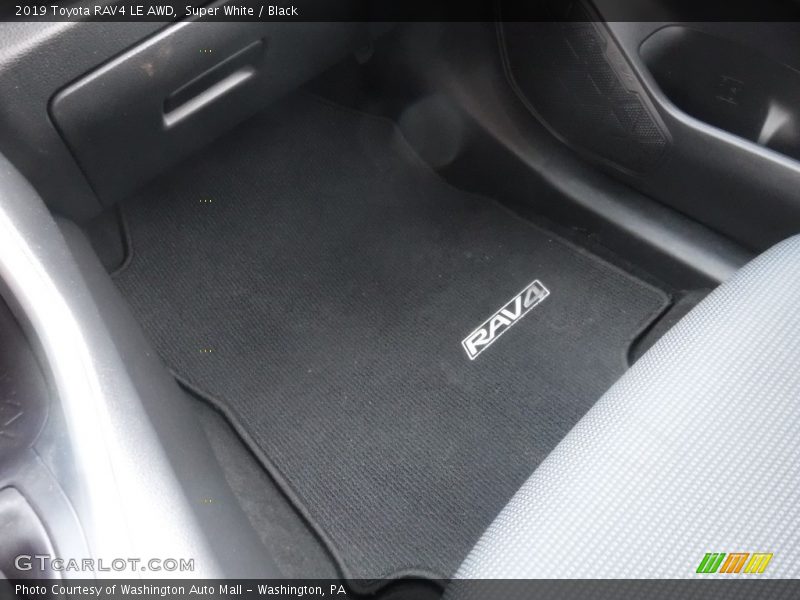 Super White / Black 2019 Toyota RAV4 LE AWD