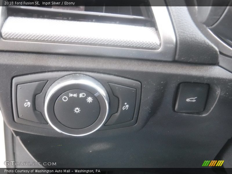 Ingot Silver / Ebony 2018 Ford Fusion SE