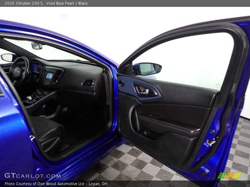 Vivid Blue Pearl / Black 2015 Chrysler 200 S