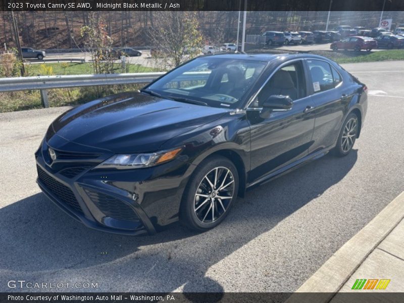 Front 3/4 View of 2023 Camry SE AWD