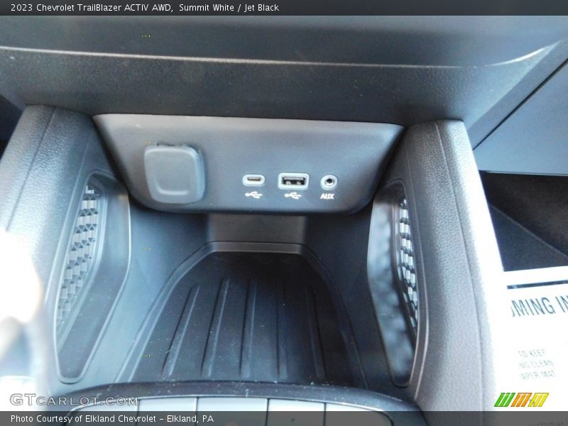 Summit White / Jet Black 2023 Chevrolet TrailBlazer ACTIV AWD