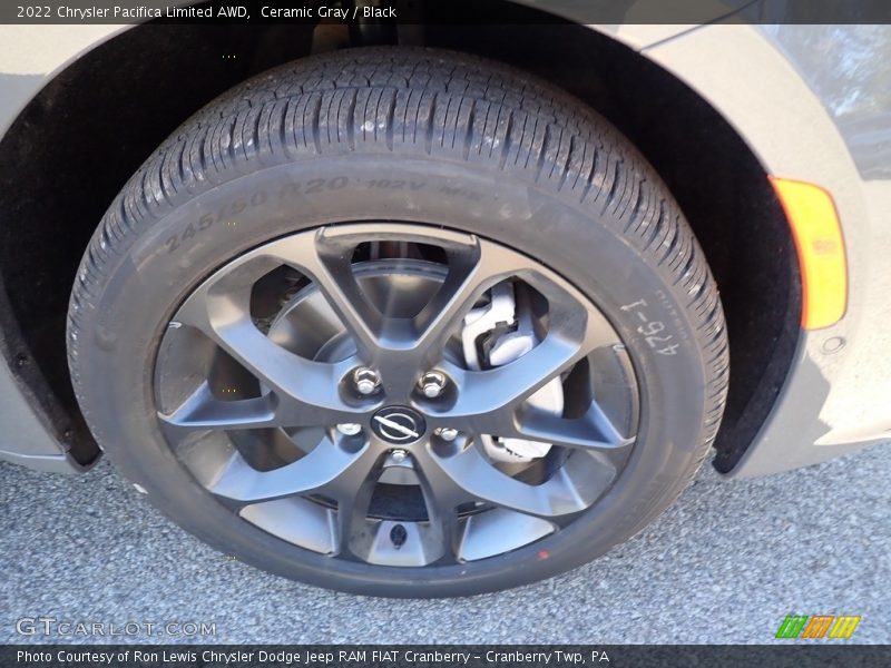 Ceramic Gray / Black 2022 Chrysler Pacifica Limited AWD