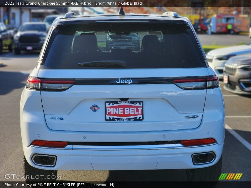 Bright White / Global Black 2022 Jeep Grand Cherokee Summit 4XE Hybrid