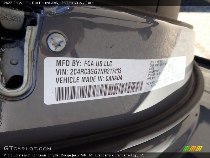 Ceramic Gray / Black 2022 Chrysler Pacifica Limited AWD