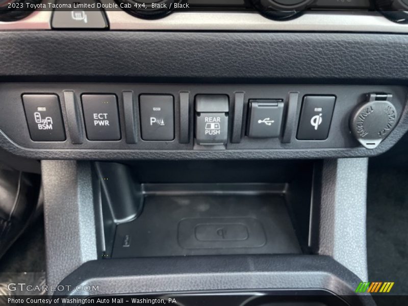Black / Black 2023 Toyota Tacoma Limited Double Cab 4x4