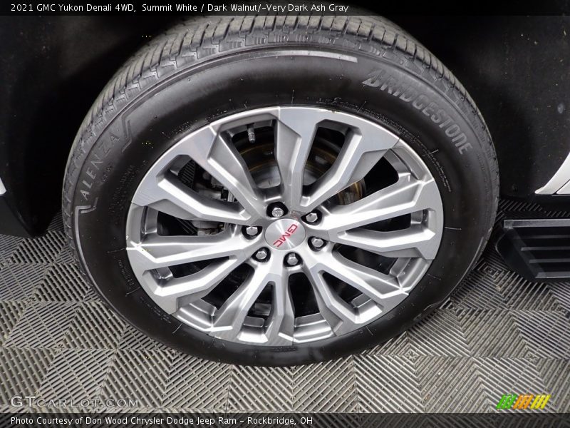 Summit White / Dark Walnut/­Very Dark Ash Gray 2021 GMC Yukon Denali 4WD
