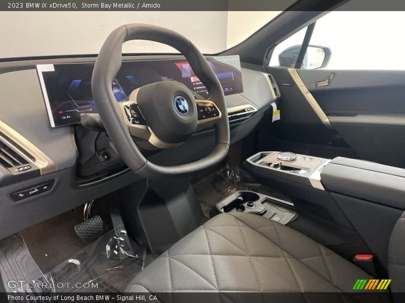  2023 iX xDrive50 Amido Interior