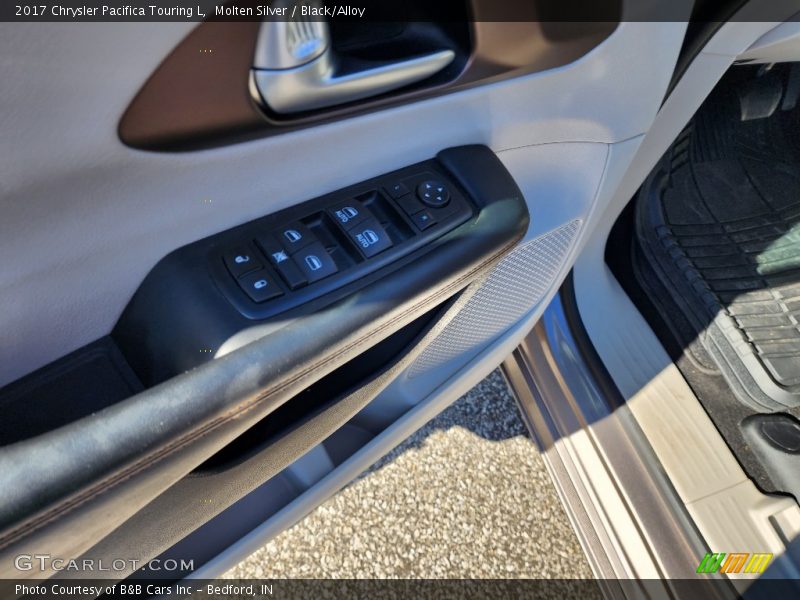 Molten Silver / Black/Alloy 2017 Chrysler Pacifica Touring L