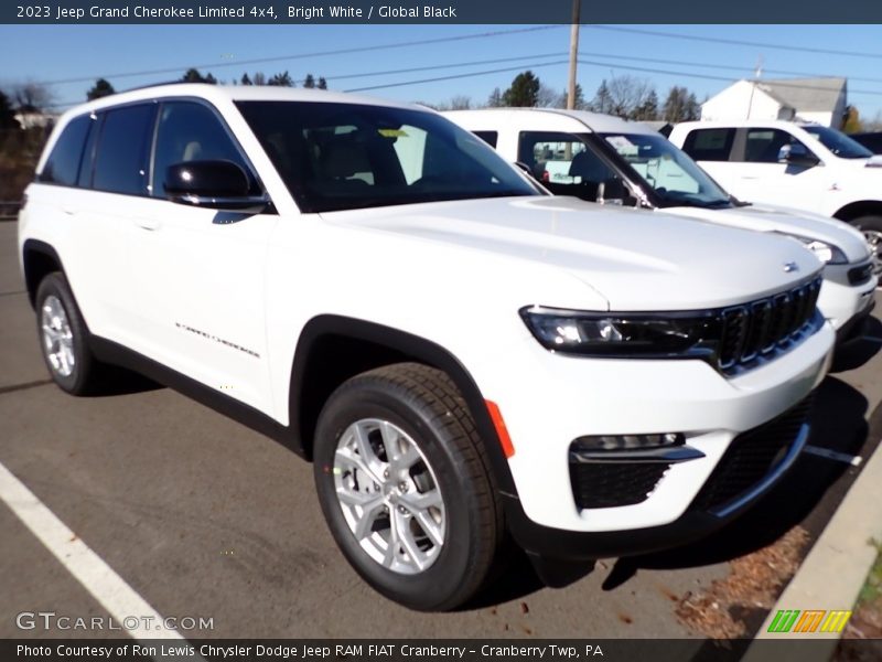 Bright White / Global Black 2023 Jeep Grand Cherokee Limited 4x4