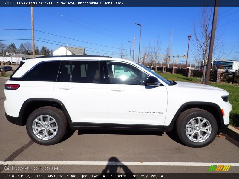 Bright White / Global Black 2023 Jeep Grand Cherokee Limited 4x4