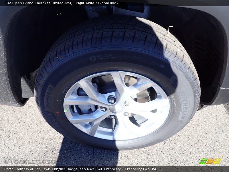 Bright White / Global Black 2023 Jeep Grand Cherokee Limited 4x4