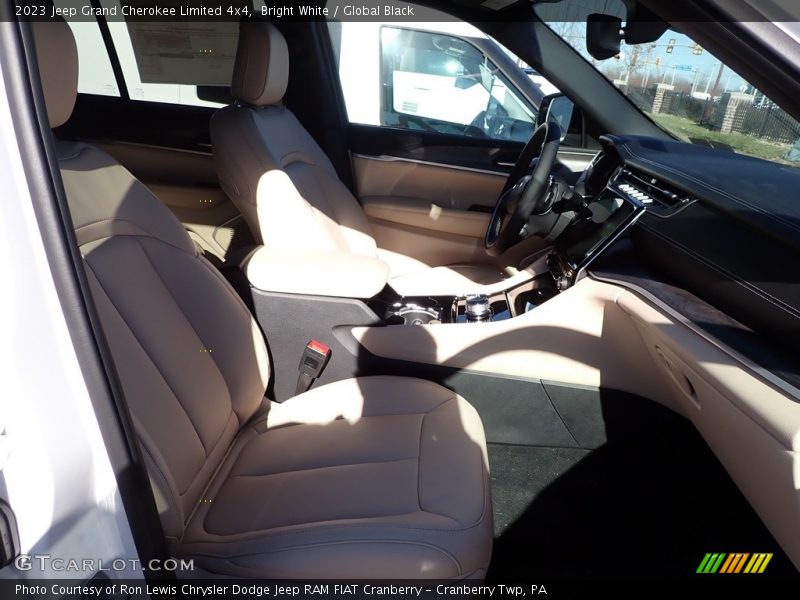 Bright White / Global Black 2023 Jeep Grand Cherokee Limited 4x4