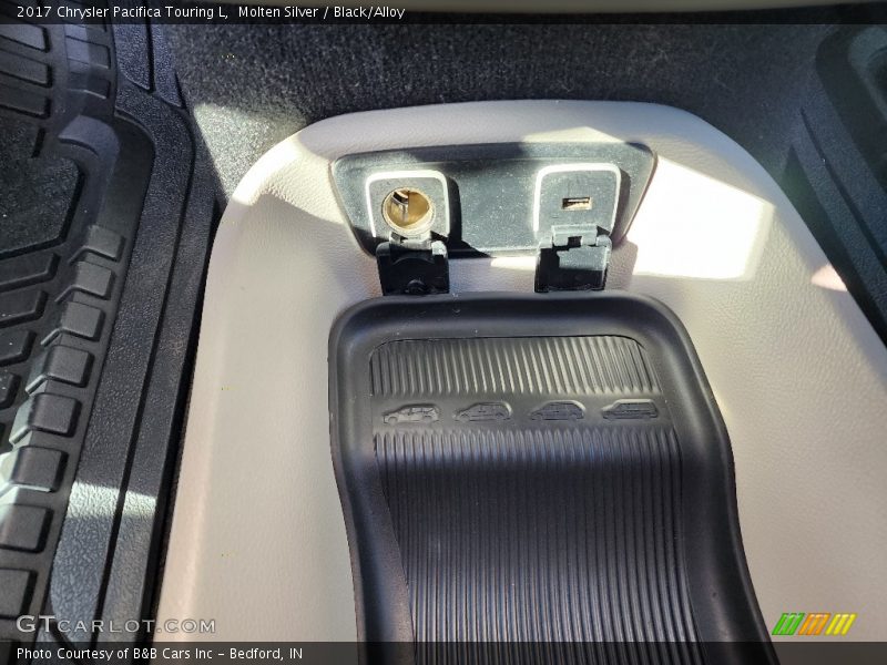 Molten Silver / Black/Alloy 2017 Chrysler Pacifica Touring L
