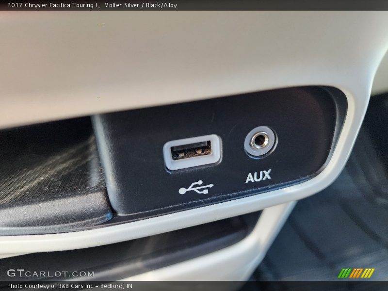 Molten Silver / Black/Alloy 2017 Chrysler Pacifica Touring L