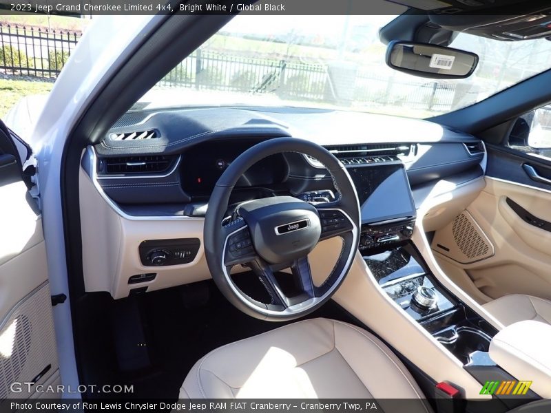 Bright White / Global Black 2023 Jeep Grand Cherokee Limited 4x4