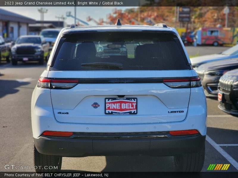 Bright White / Global Black 2023 Jeep Grand Cherokee Limited 4x4