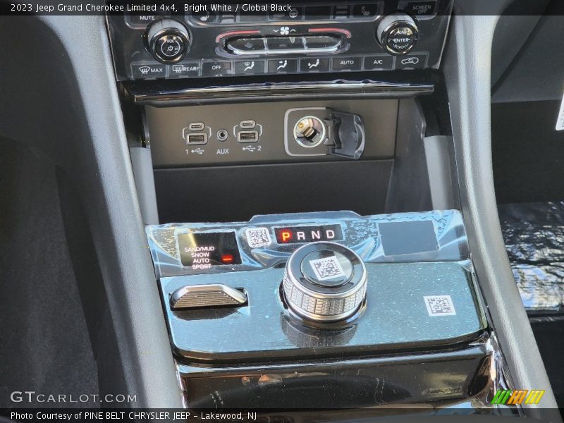 Bright White / Global Black 2023 Jeep Grand Cherokee Limited 4x4