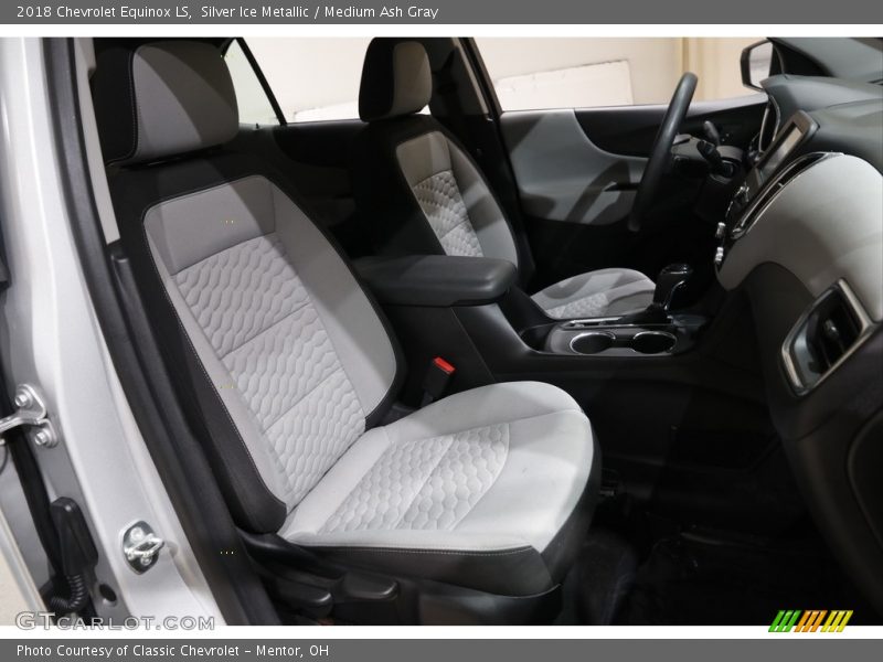Silver Ice Metallic / Medium Ash Gray 2018 Chevrolet Equinox LS