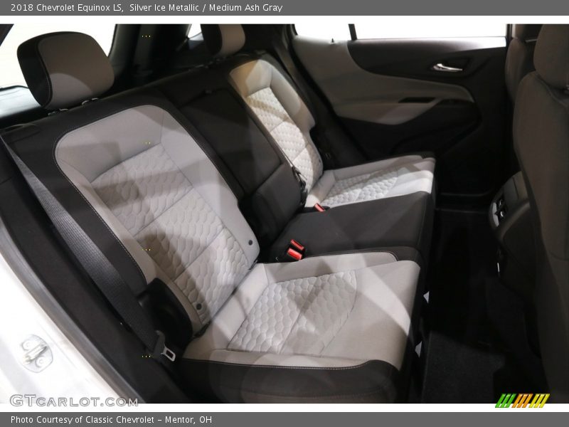 Silver Ice Metallic / Medium Ash Gray 2018 Chevrolet Equinox LS