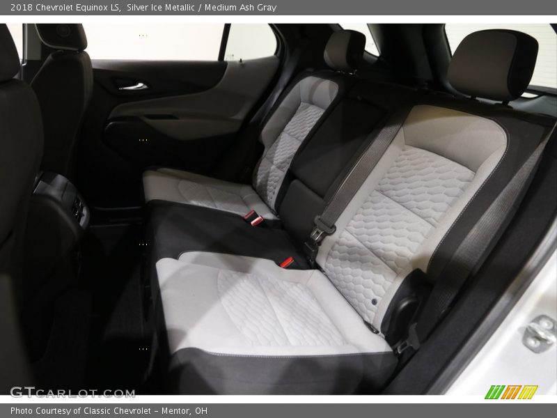 Silver Ice Metallic / Medium Ash Gray 2018 Chevrolet Equinox LS